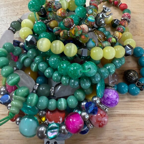 Stretch Bracelet Stack 10 Green Mixed Beads Glass Stone Shell Plastic Wearable - Picture 10 of 10